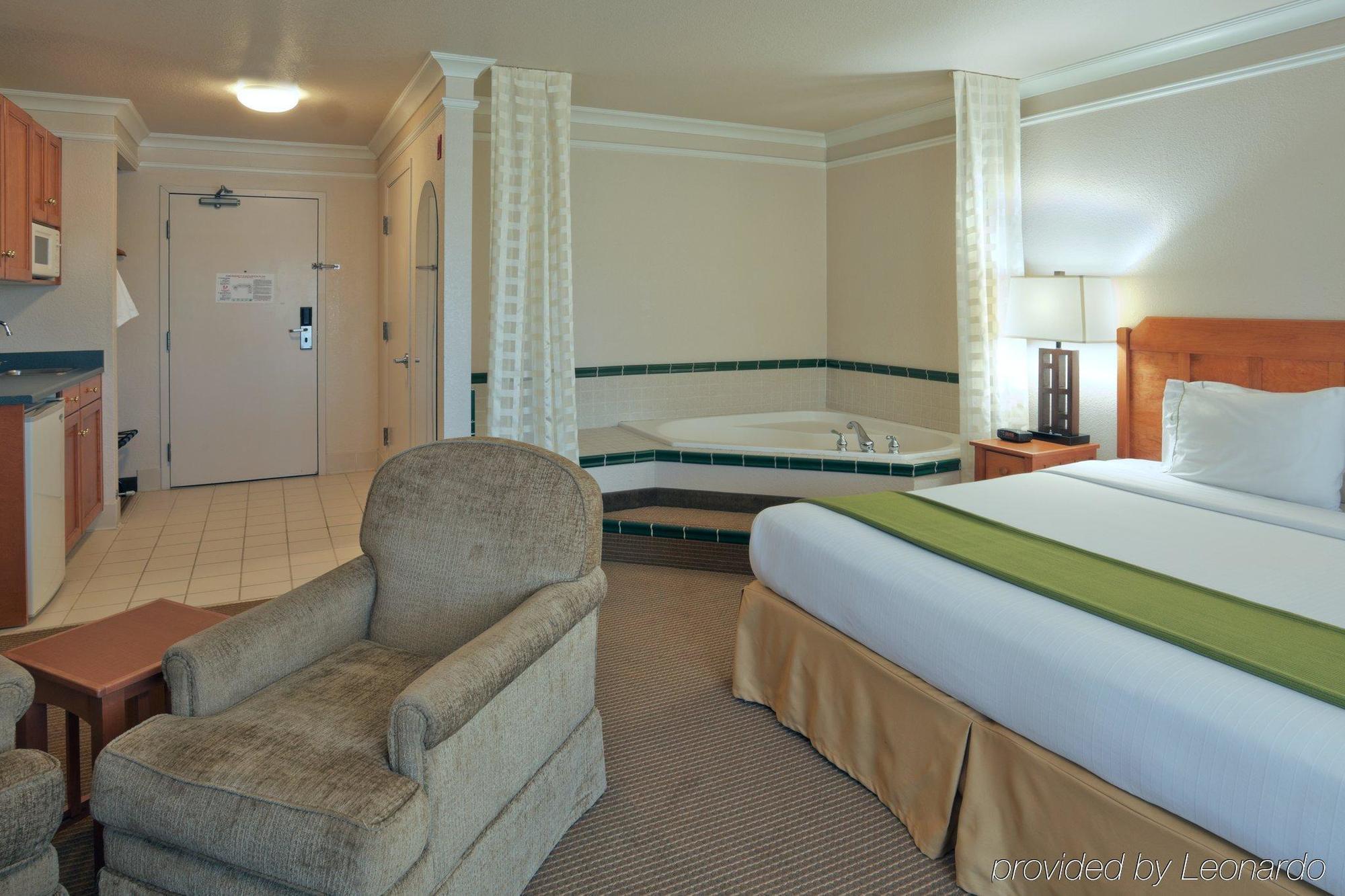 Holiday Inn Express Hotel & Suites Arcata/Eureka-Airport Area, An Ihg Hotel McKinleyville Phòng bức ảnh